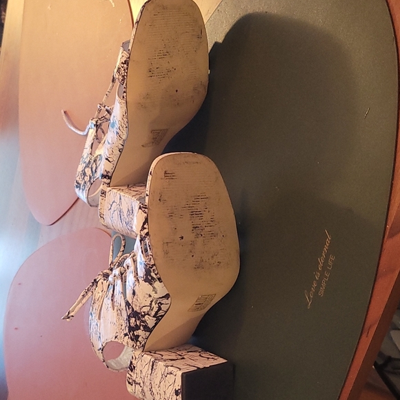 Heels - Picture 4 of 5